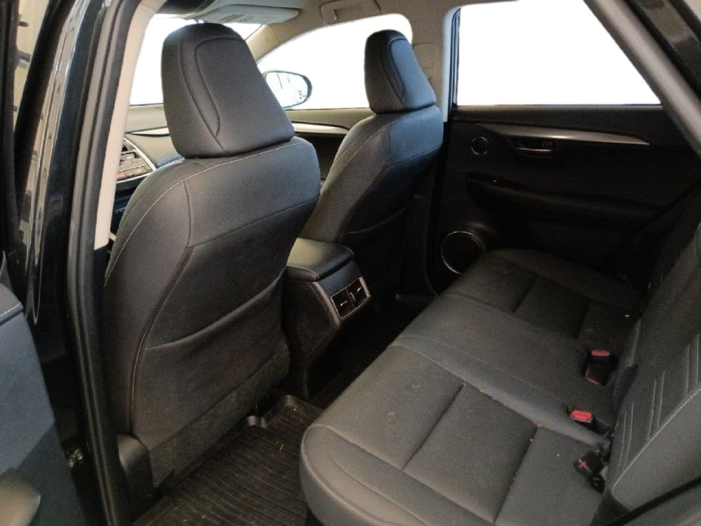 Lexus NX usata a Milano (16)