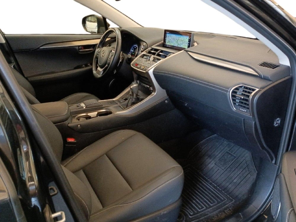 Lexus NX usata a Milano (6)