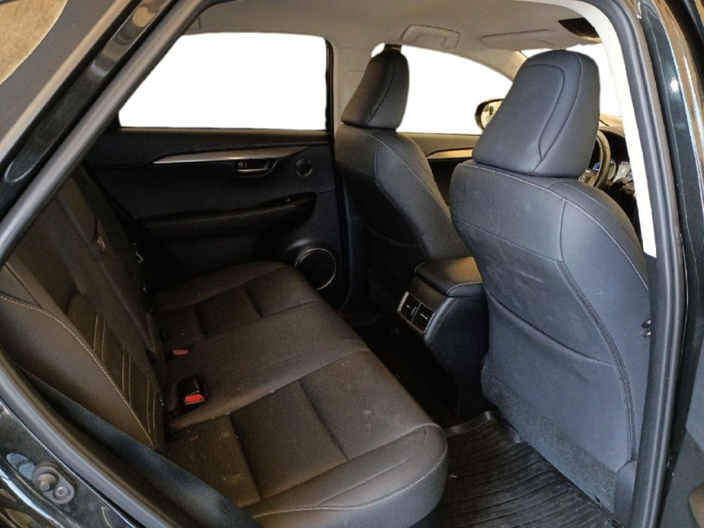 Lexus NX usata a Milano (8)