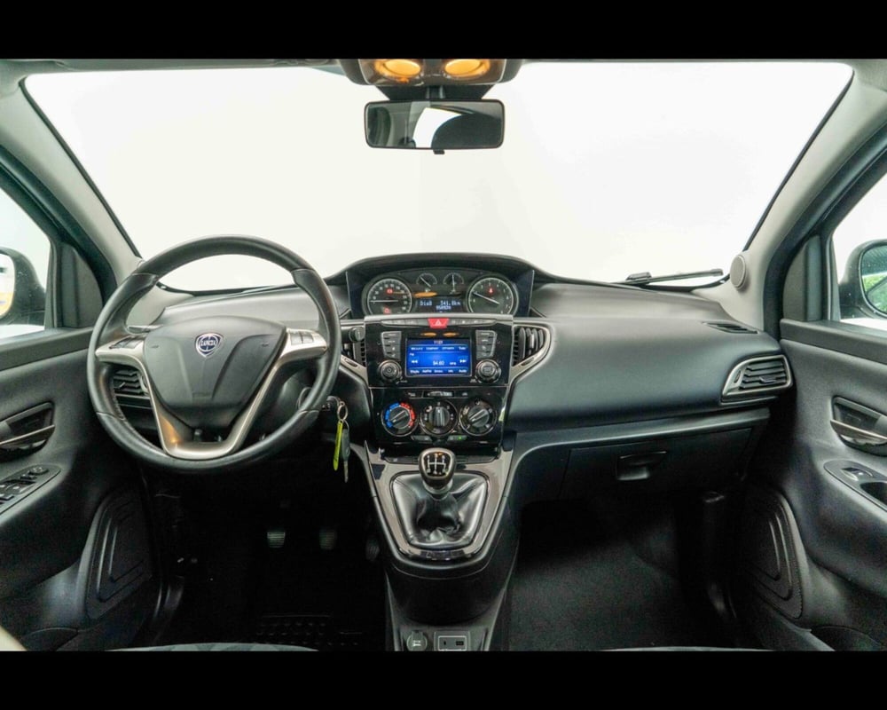 Lancia Ypsilon usata a Venezia (10)