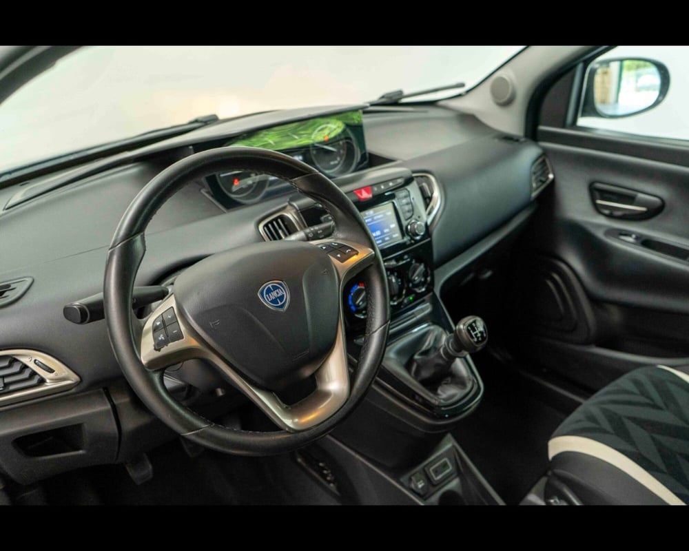 Lancia Ypsilon usata a Venezia (18)