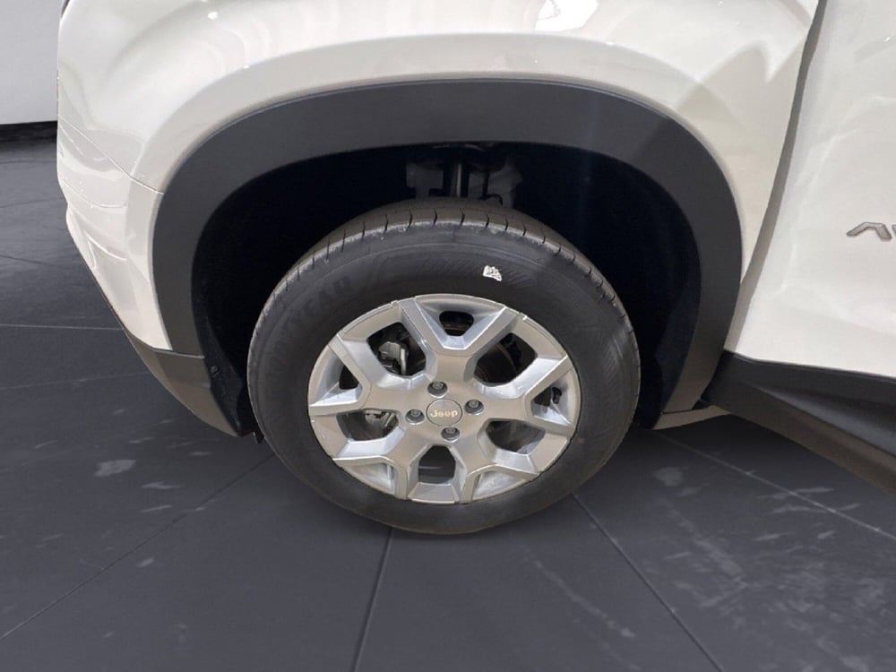 Jeep Avenger nuova a Caltanissetta (15)