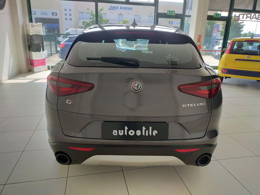 Alfa Romeo Stelvio nuova a Reggio Emilia (5)