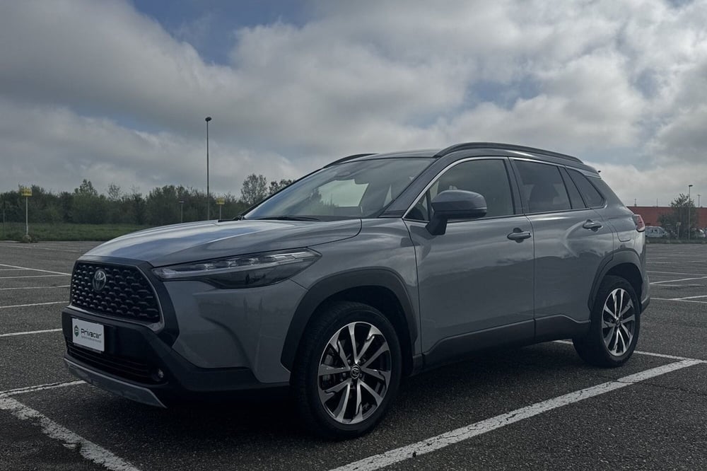 Toyota Corolla Cross Hybrid nuova a Milano