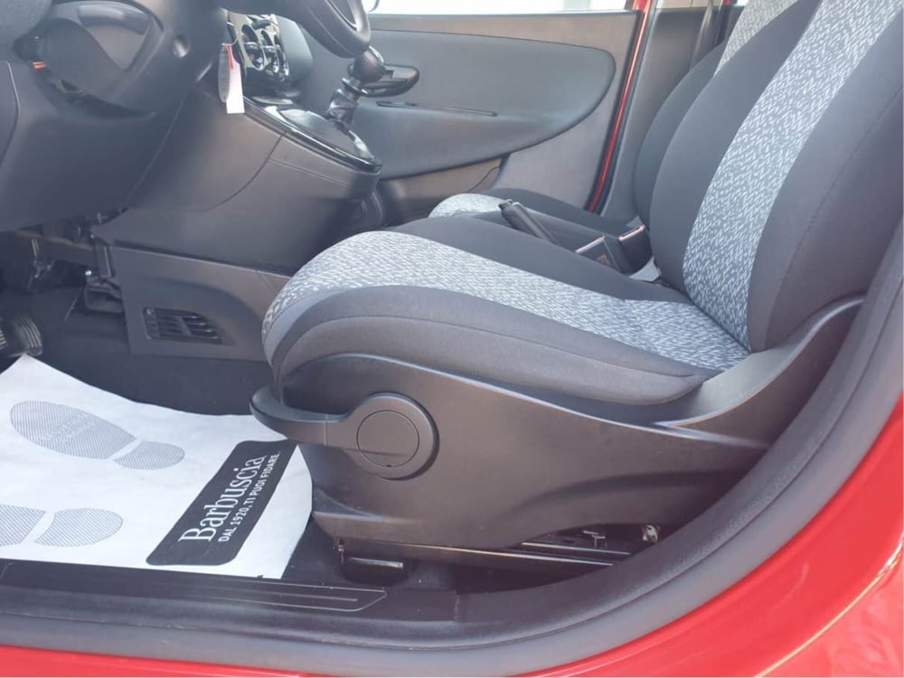 Lancia Ypsilon usata a Chieti (7)