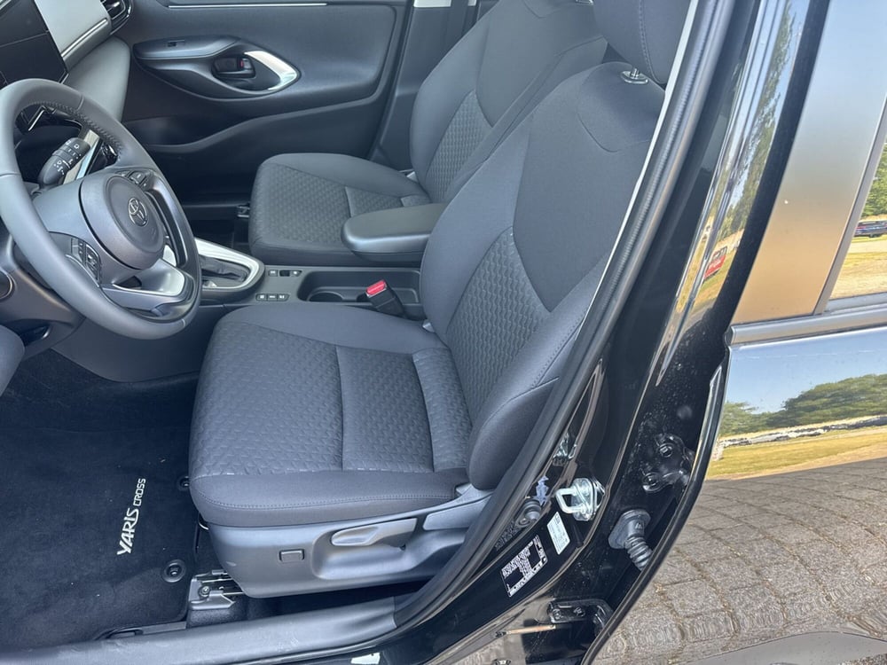 Toyota Yaris Cross nuova a Ferrara (10)