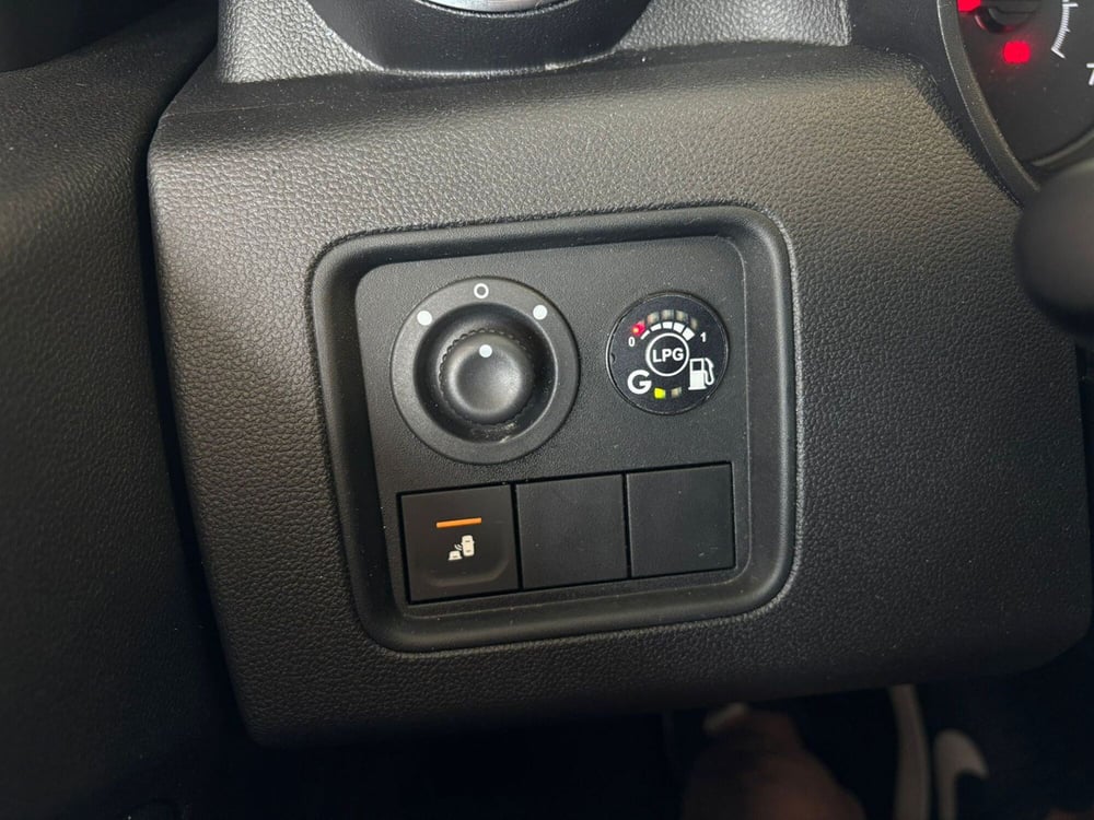 Dacia Duster usata a Pavia (12)