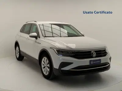 Volkswagen Tiguan 2.0 TDI 150 CV SCR DSG Life del 2023 usata a Pratola Serra