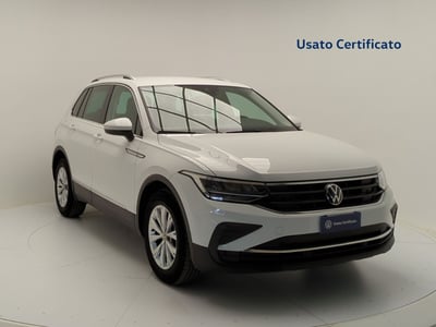 Volkswagen Tiguan 2.0 TDI 150 CV SCR DSG Life del 2023 usata a Pratola Serra
