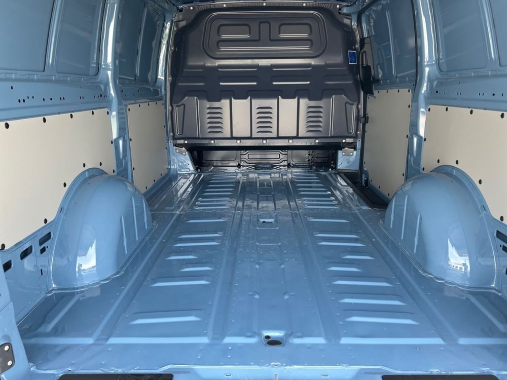 Mercedes-Benz Classe eVito Furgone nuova a Milano (8)