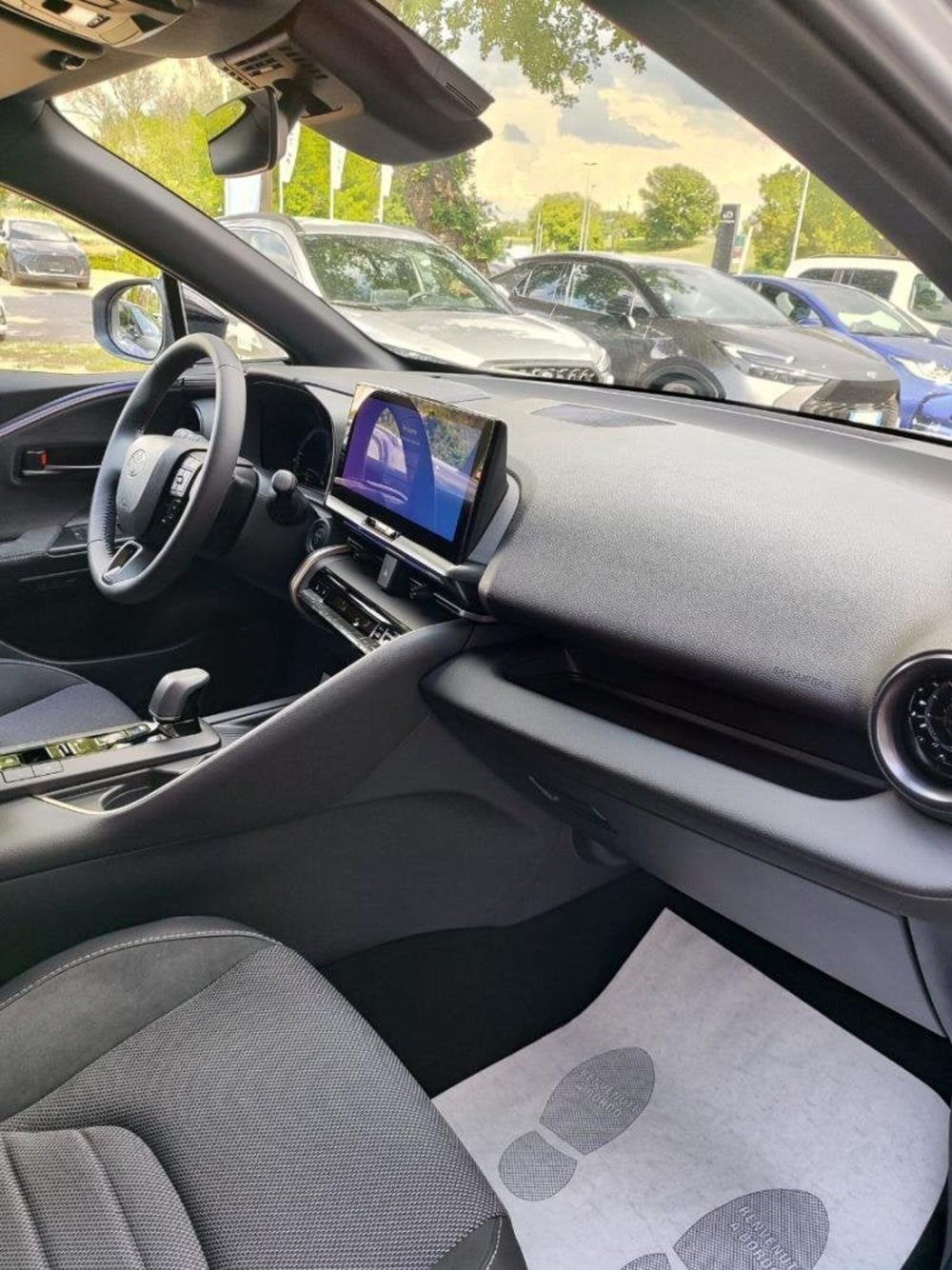 Toyota Toyota C-HR nuova a Perugia (5)