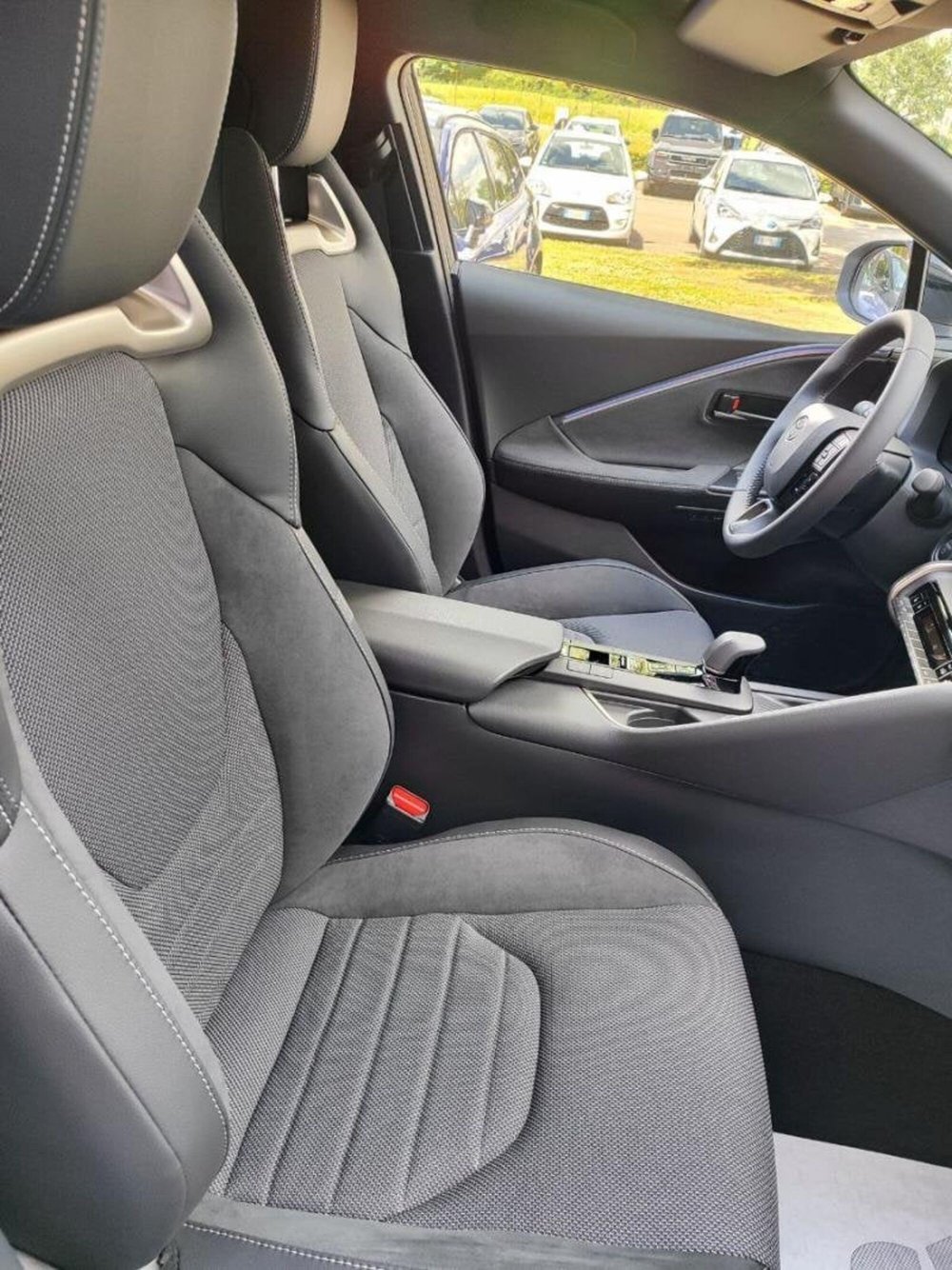 Toyota Toyota C-HR nuova a Perugia (6)