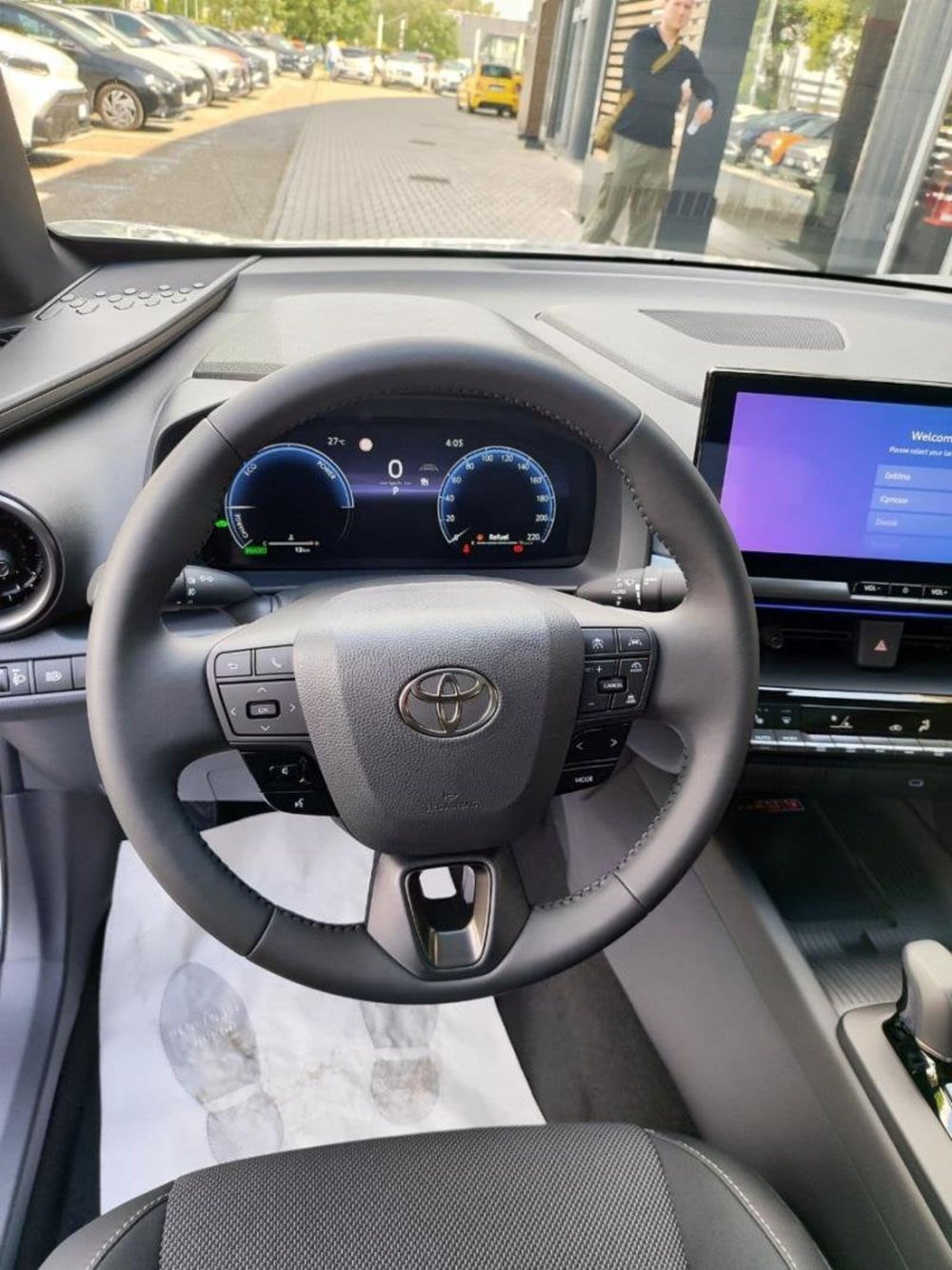 Toyota Toyota C-HR nuova a Perugia (9)
