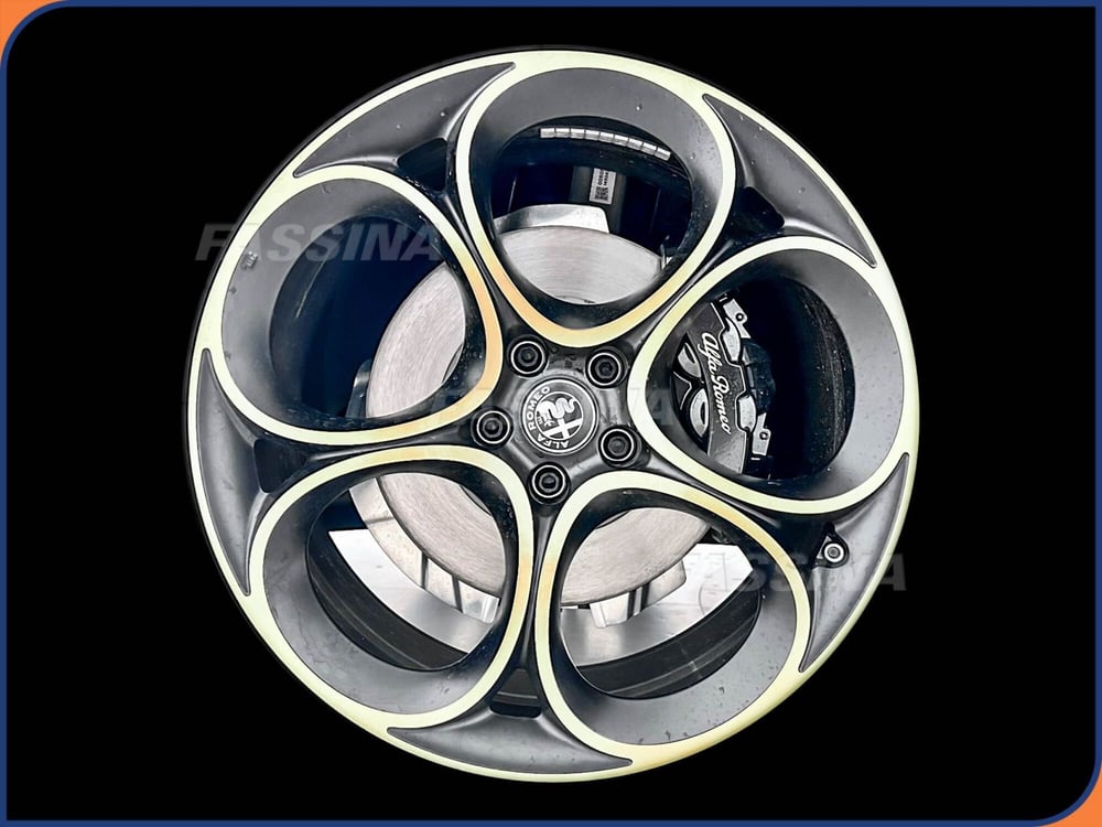 Alfa Romeo Stelvio usata a Milano (7)