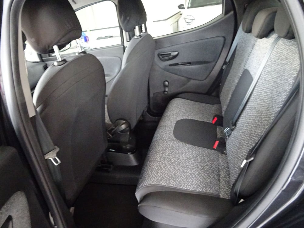 Lancia Ypsilon usata a Lucca (11)