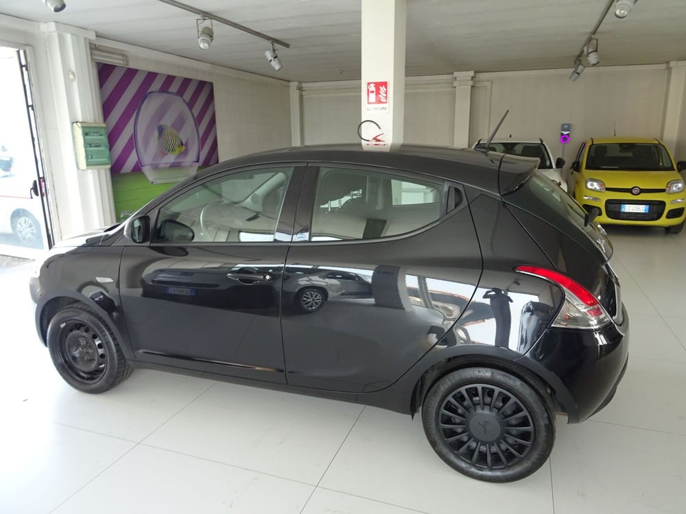 Lancia Ypsilon usata a Lucca (2)