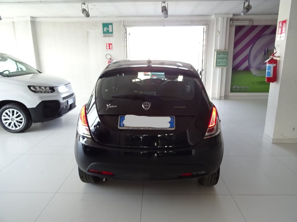 Lancia Ypsilon usata a Lucca (3)