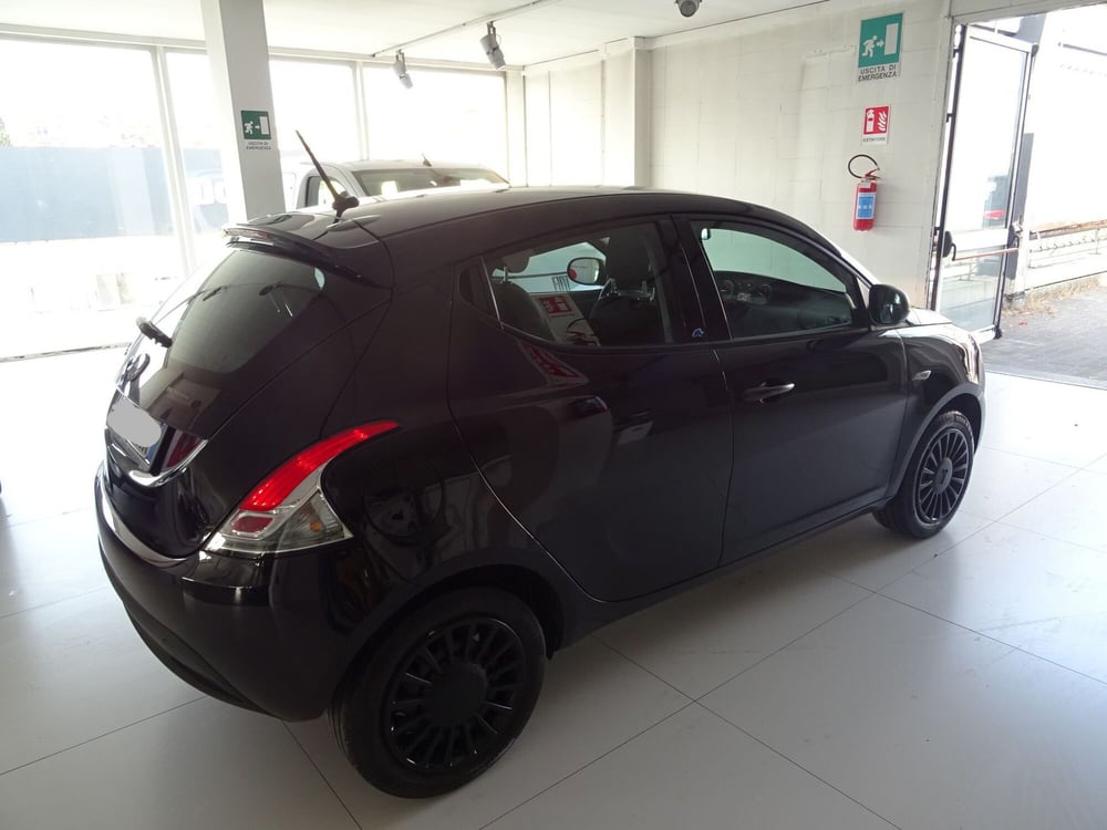 Lancia Ypsilon usata a Lucca (4)