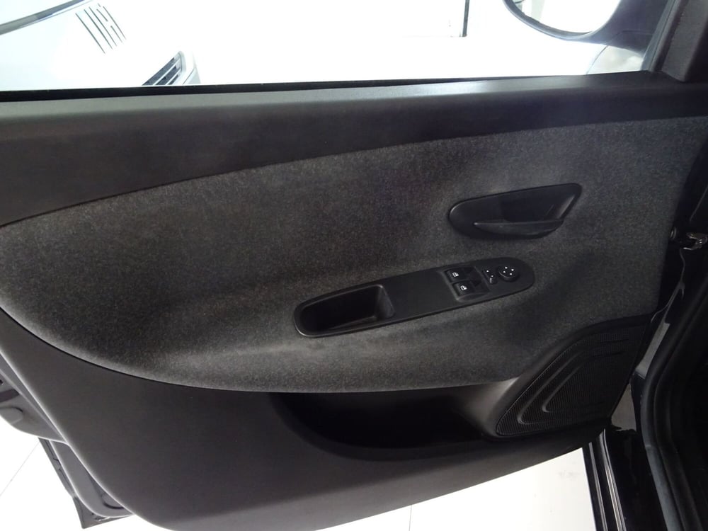 Lancia Ypsilon usata a Lucca (6)