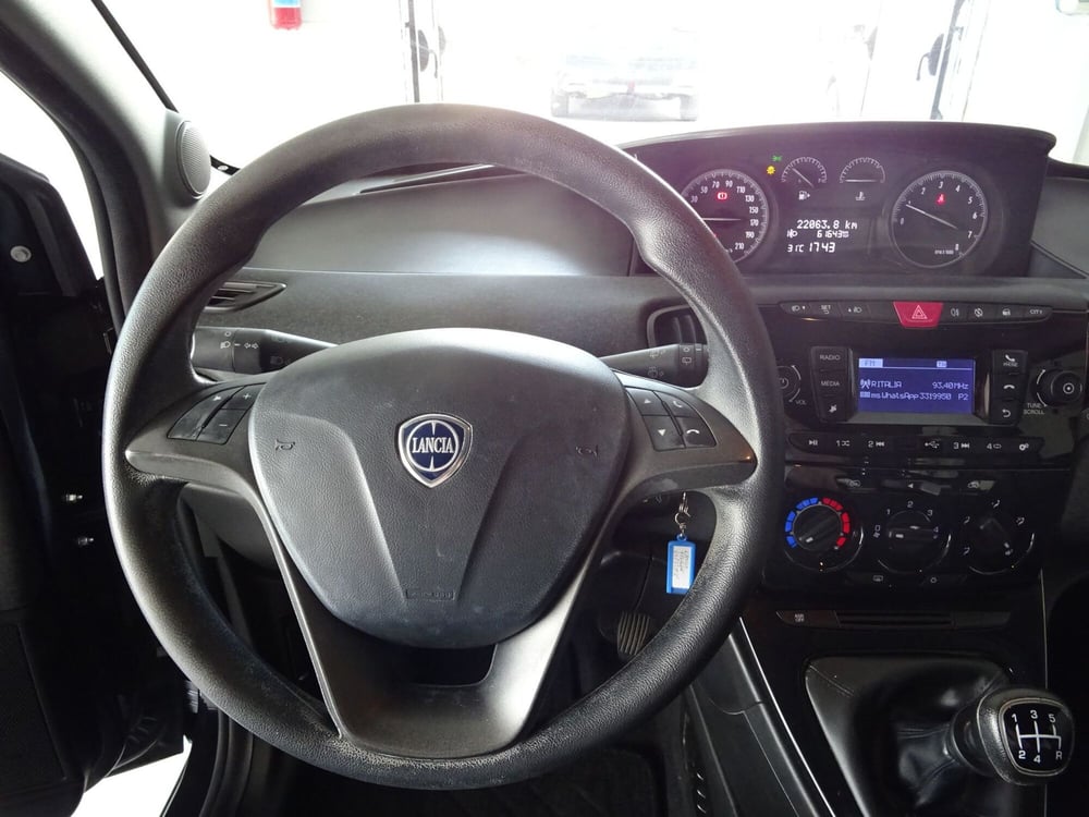 Lancia Ypsilon usata a Lucca (8)