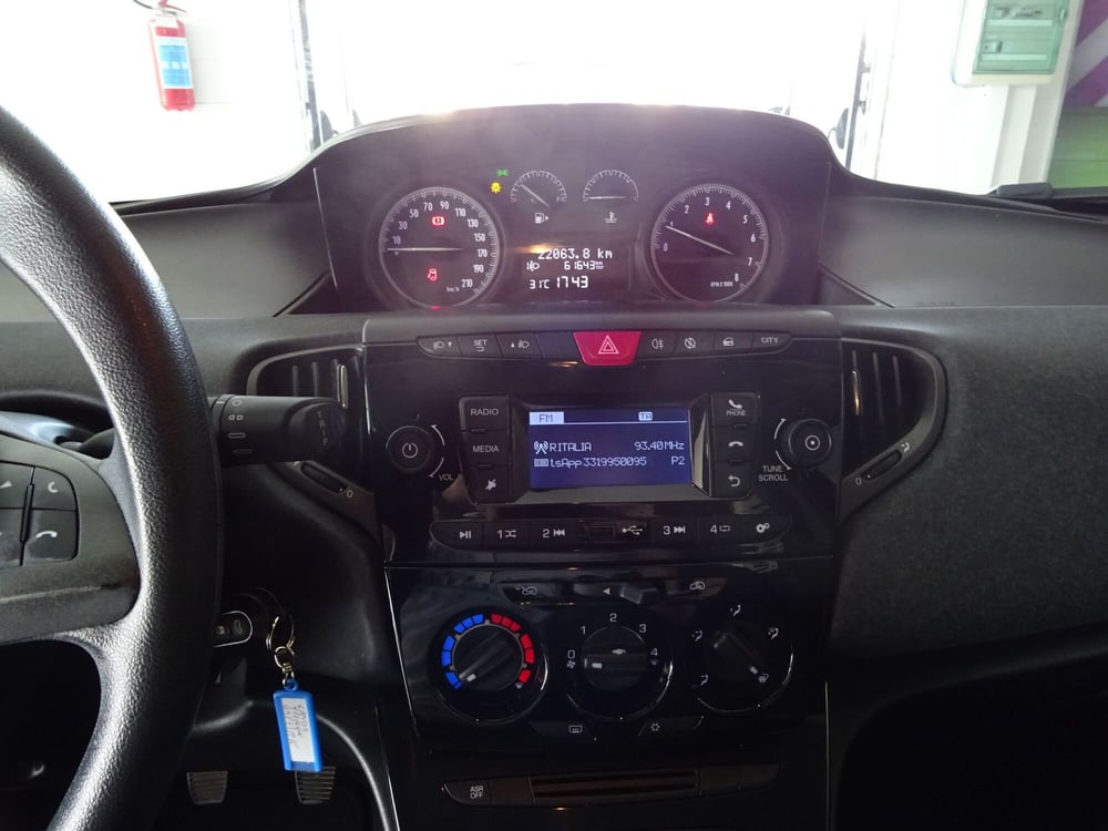 Lancia Ypsilon usata a Lucca (9)
