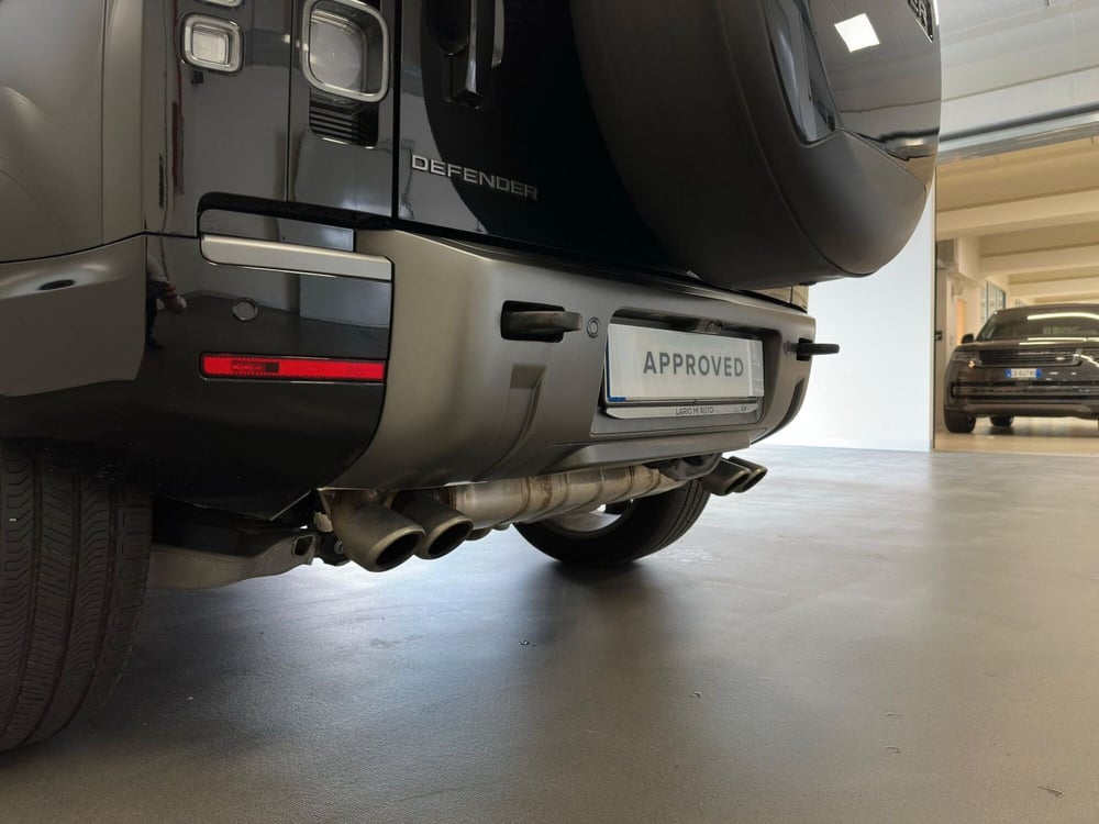 Land Rover Defender usata a Milano (11)