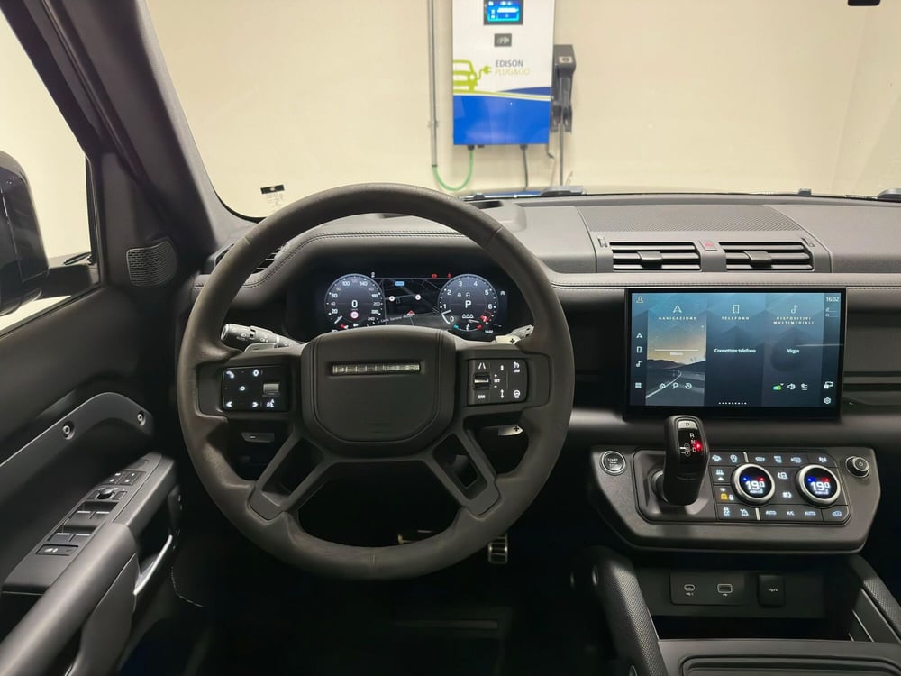 Land Rover Defender usata a Milano (17)