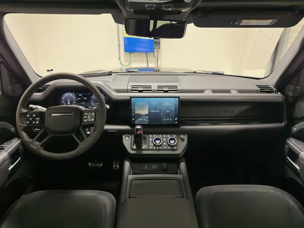 Land Rover Defender usata a Milano (4)