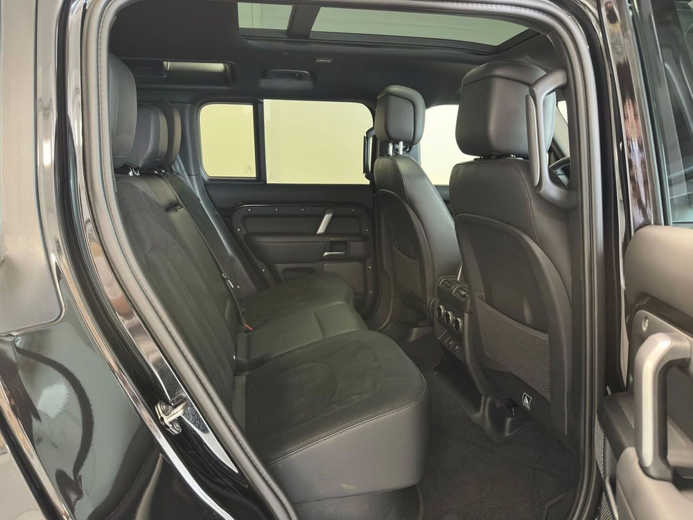 Land Rover Defender usata a Milano (5)