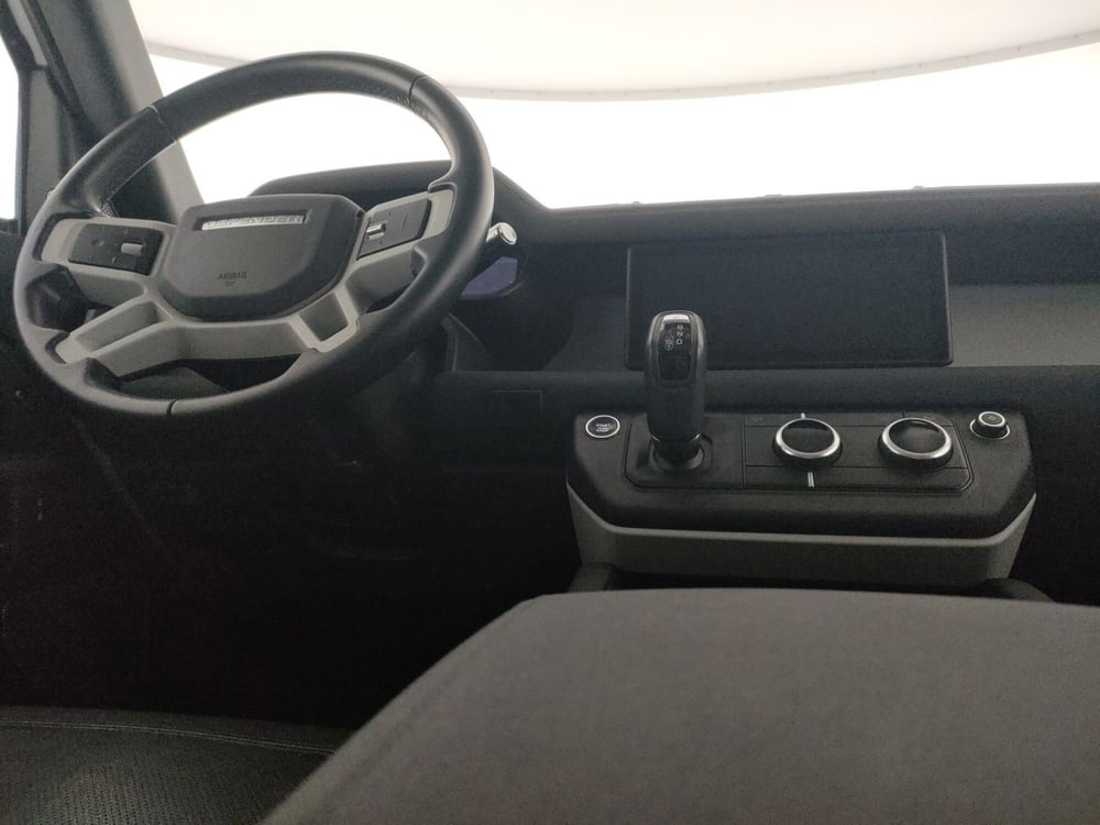 Land Rover Defender usata a Milano (11)