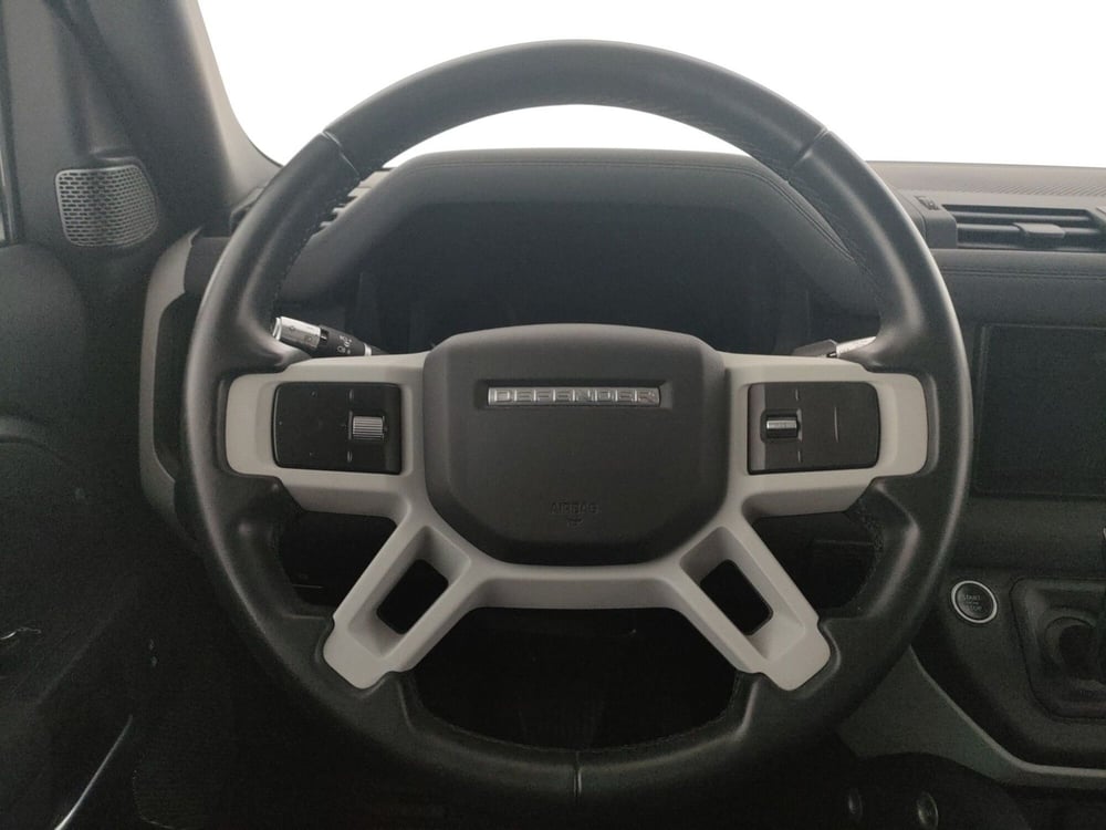 Land Rover Defender usata a Milano (12)