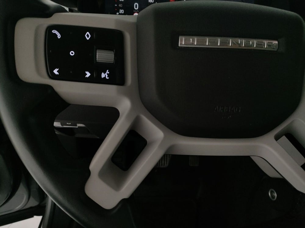Land Rover Defender usata a Milano (13)