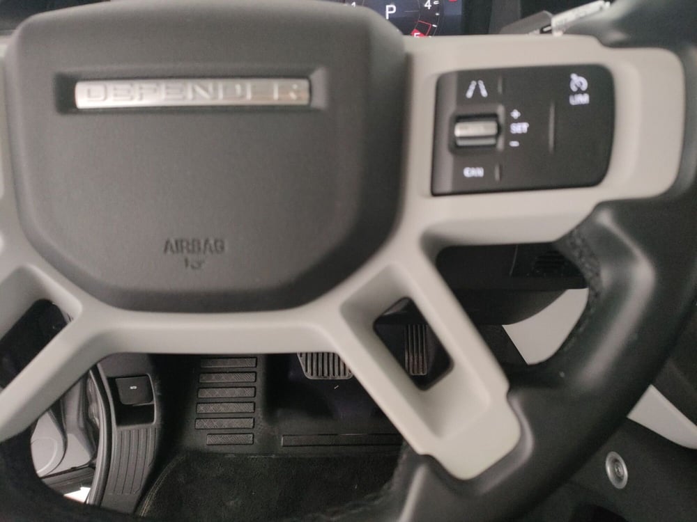 Land Rover Defender usata a Milano (14)