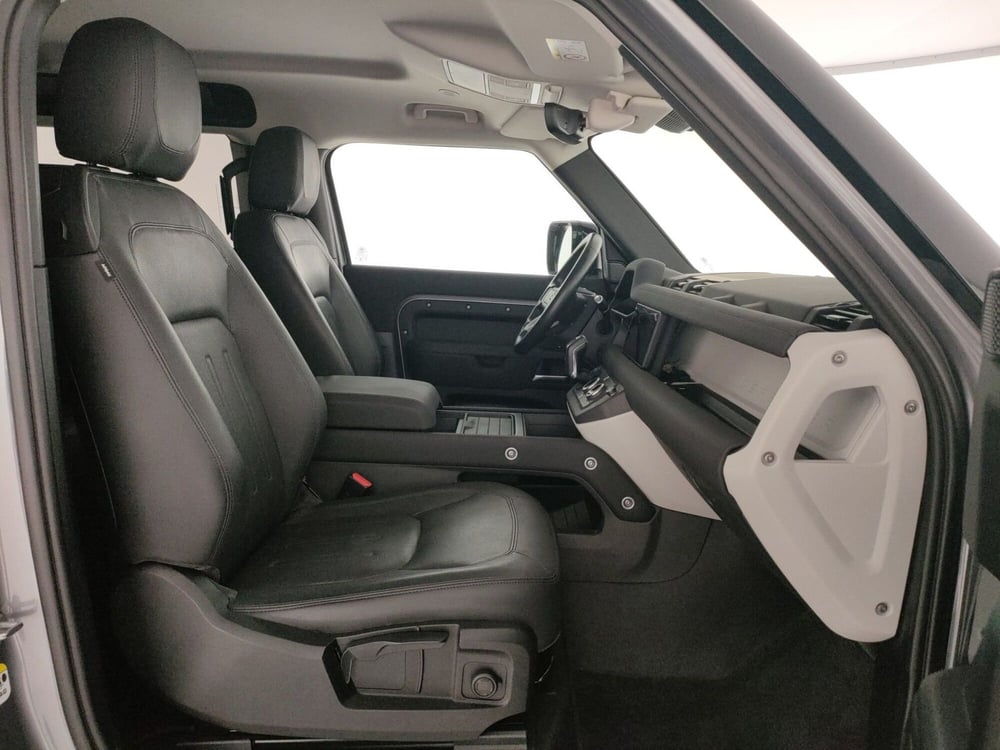 Land Rover Defender usata a Milano (3)