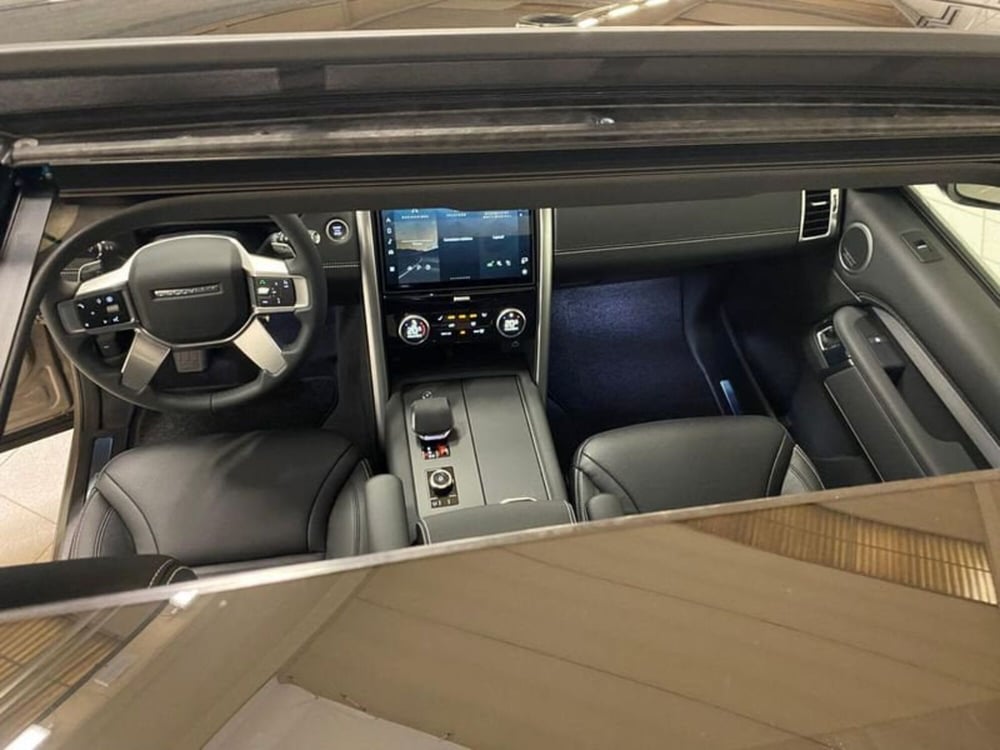 Land Rover Discovery nuova a Novara (10)