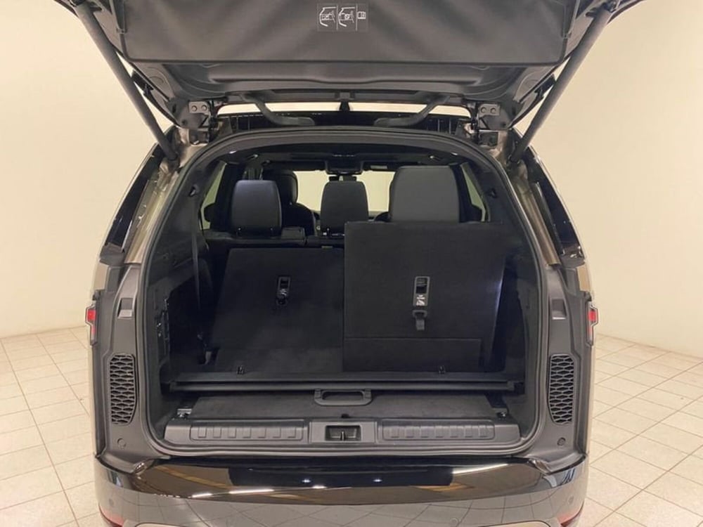 Land Rover Discovery nuova a Novara (12)