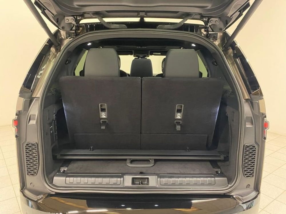 Land Rover Discovery nuova a Novara (13)