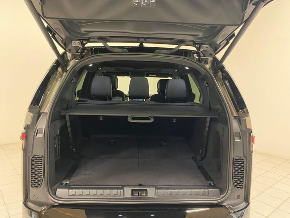 Land Rover Discovery nuova a Novara (17)