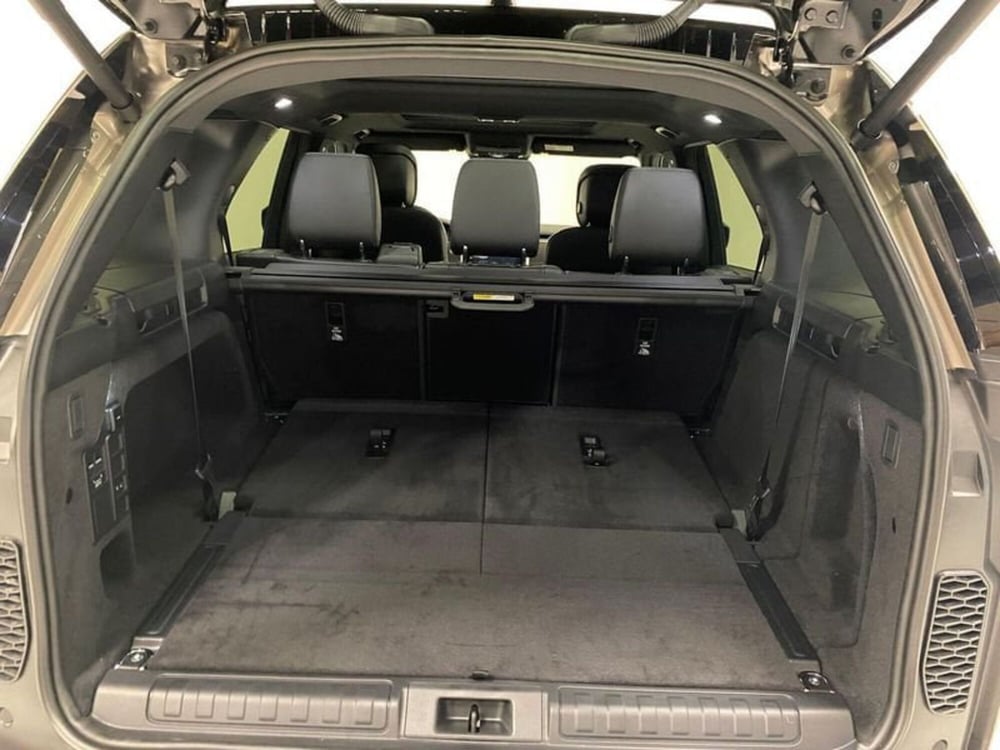 Land Rover Discovery nuova a Novara (18)