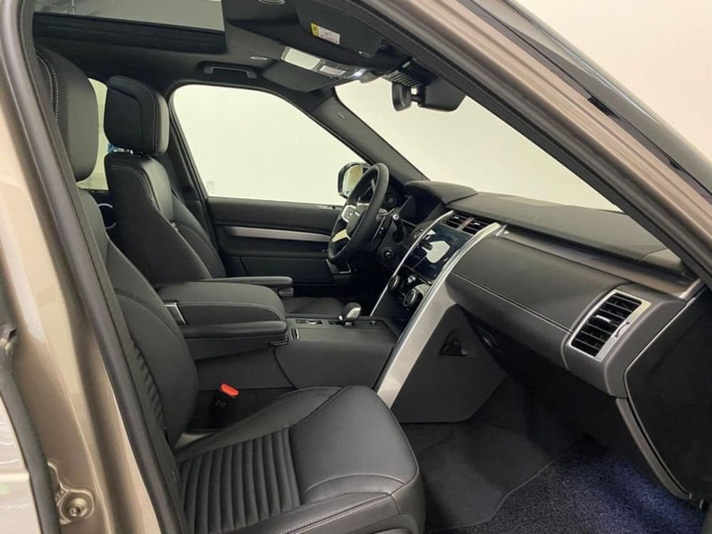 Land Rover Discovery nuova a Novara (3)