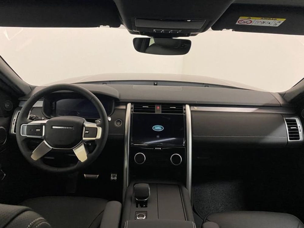 Land Rover Discovery nuova a Novara (4)