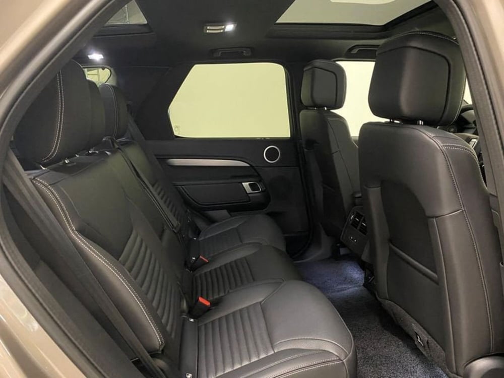 Land Rover Discovery nuova a Novara (5)