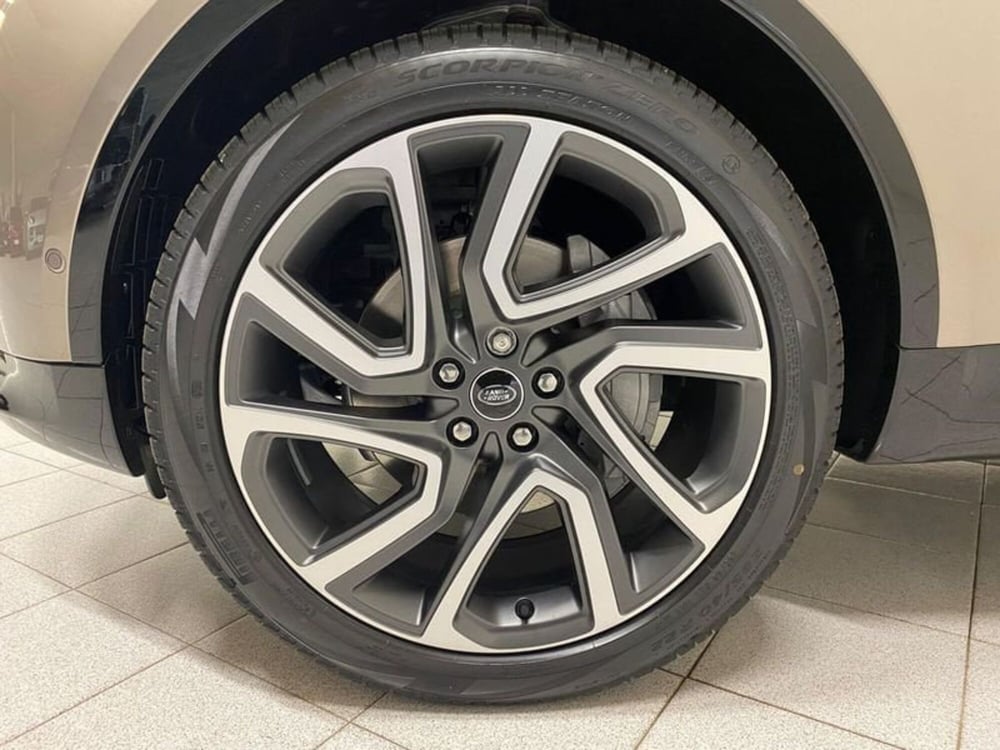 Land Rover Discovery nuova a Novara (9)