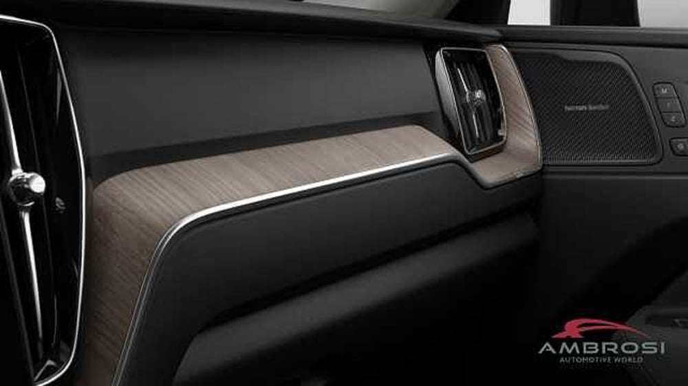 Volvo XC60 nuova a Perugia (10)