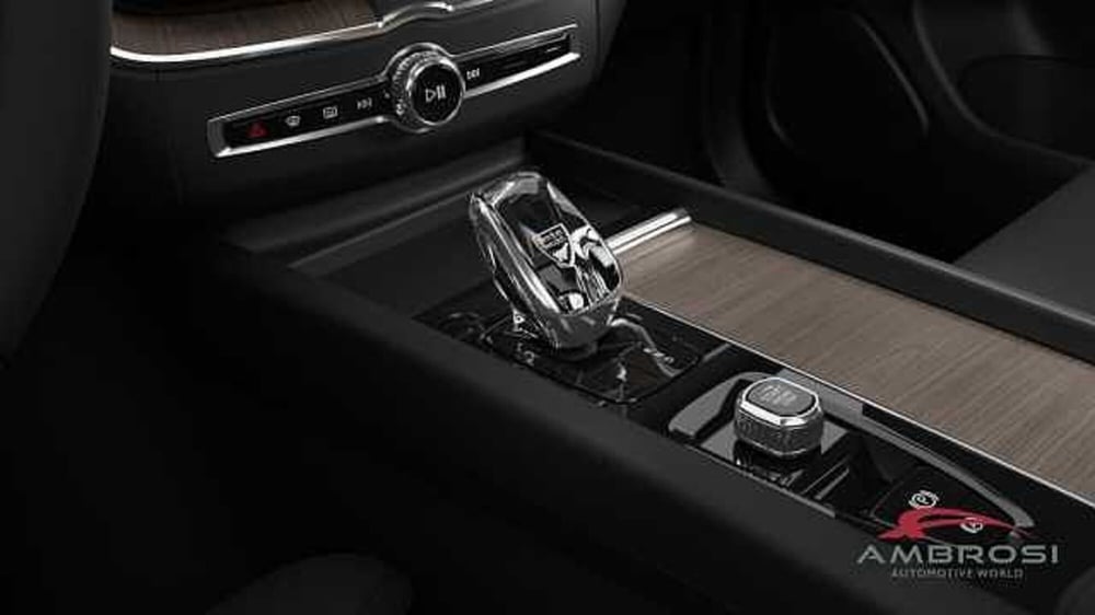 Volvo XC60 nuova a Perugia (13)