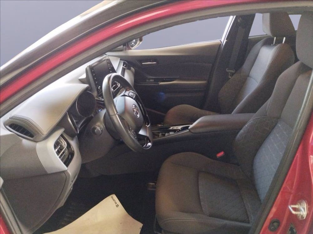 Toyota Toyota C-HR usata a Milano (11)