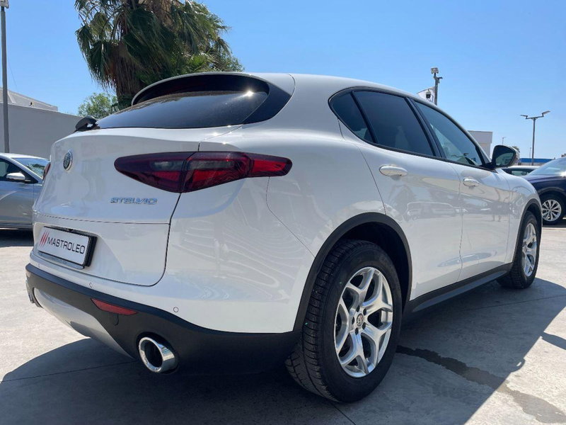 Alfa Romeo Stelvio usata a Lecce (11)