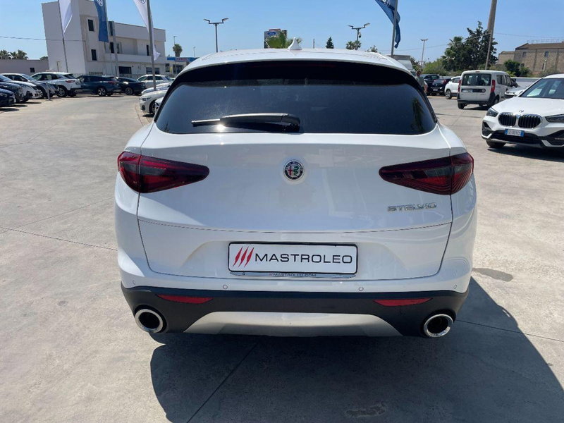 Alfa Romeo Stelvio usata a Lecce (12)