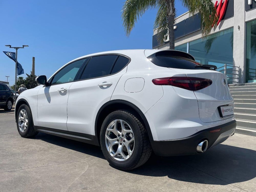 Alfa Romeo Stelvio usata a Lecce (15)