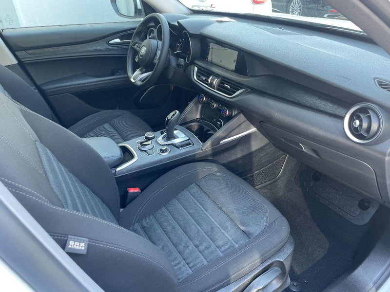Alfa Romeo Stelvio usata a Lecce (16)